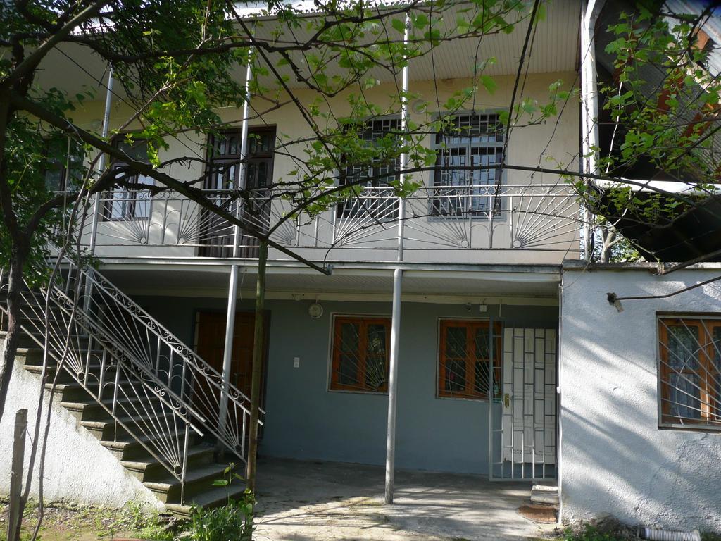 Gvirilas Sakhli Guest House Khashuri المظهر الخارجي الصورة