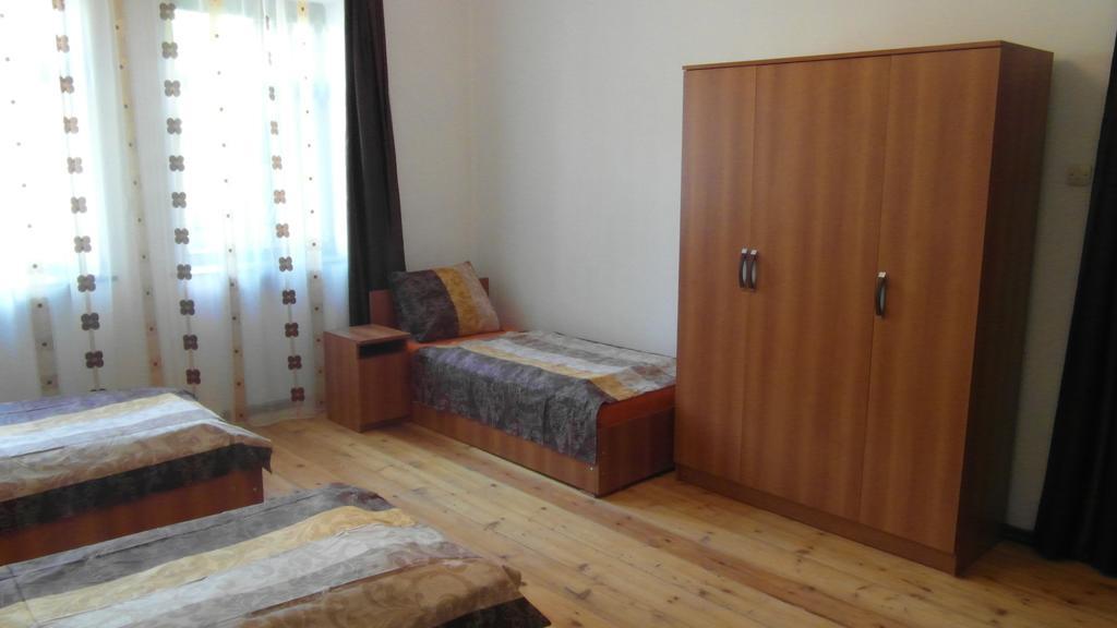 Gvirilas Sakhli Guest House Khashuri الغرفة الصورة